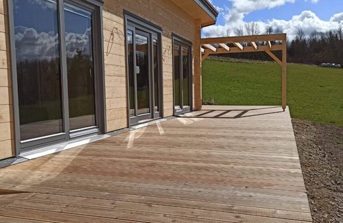 Ochsenhausen House | Holiday Home 'Ferienhaus Summerwiese' with Private Terrace, Private Garden and Wi-Fi