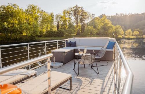 Merzig House | Holiday Home Floating Home-Hausboot in Merzig liegend by Interhome