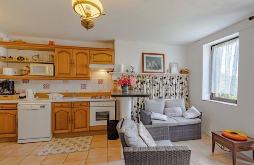Montcabrier House | Holiday Home "Gite à Basile" with Pool & Wi-Fi