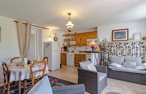 Montcabrier House | Holiday Home "Gite à Basile" with Pool & Wi-Fi