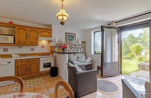 Montcabrier House | Holiday Home "Gite à Basile" with Pool & Wi-Fi