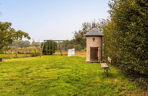 Fresnes House | Holiday Home 'Gîte Des Aulneaux' with Private Terrace, Private Garden and Wi-Fi
