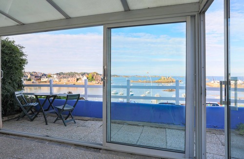 Loguivy House | Holiday Home 'Gite Loguivy De La Mer' with Sea View and Private Terrace