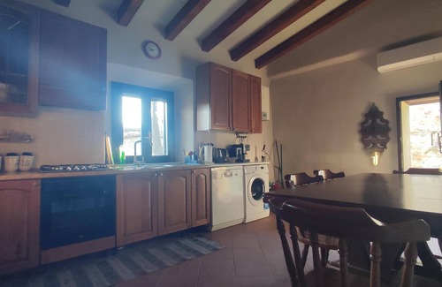 Loiano House | Holiday Home 'Gnazzano Home' with Mountain View, Wi-Fi and Air Conditioning