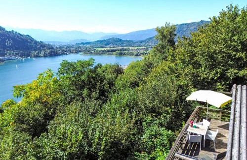 Annenheim House | Holiday Home Häuschen am Waldrand by Interhome