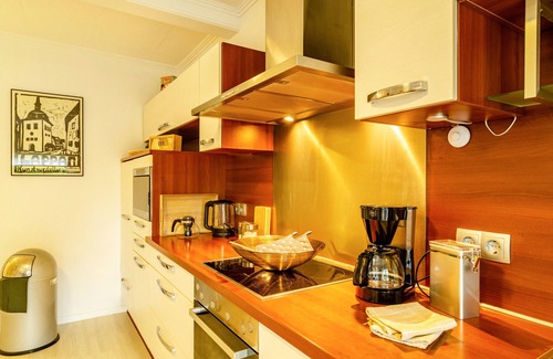 Hamswehrum House | Holiday Home "Huus Ant Dörpsdiek" with Private Terrace, Shared Garden and Wi-Fi