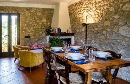 Simignano House | Holiday Home Il Boschetto by Interhome