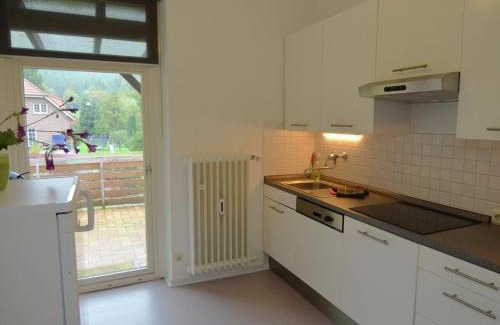 Bad Pyrmont Apartment | Holiday Home in Bad Pyrmont with Garden Views