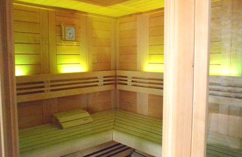 Gembes House | Holiday Home in Bièvre near Forest & Pond