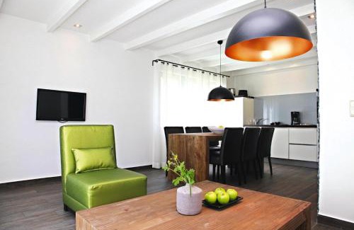 Muritz House | Holiday home in Drewitz with a shared pool