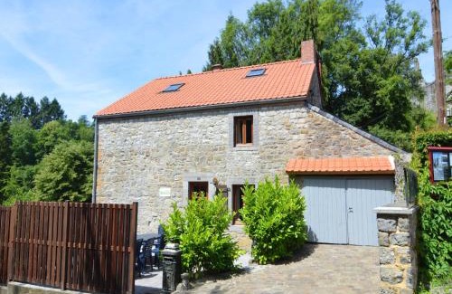 Onhaye House | Holiday Home in Falaën near Montaigle Castle