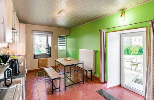 Nadrin House | Holiday Home in Houffaliz with Garden