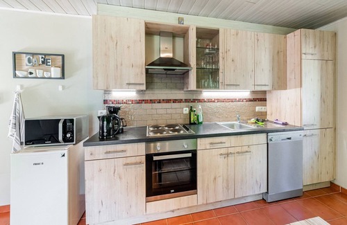 Nadrin House | Holiday Home in Houffaliz with Garden