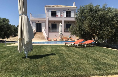 Pylos-Nestoras Villa | Holiday Home in Kamaria with Pool