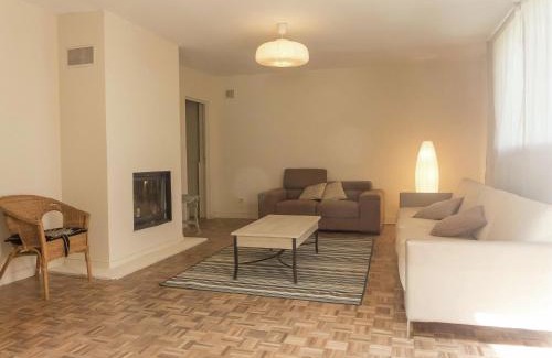 Loupia House | Holiday Home in Loupia with Private Pool