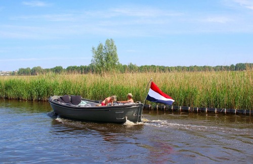Opperdoes House | Holiday Home in Medemblik near IJsselmeer