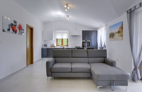 Lindar House | Holiday Home in Pazin with Private Pool