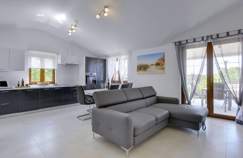Lindar House | Holiday Home in Pazin with Private Pool