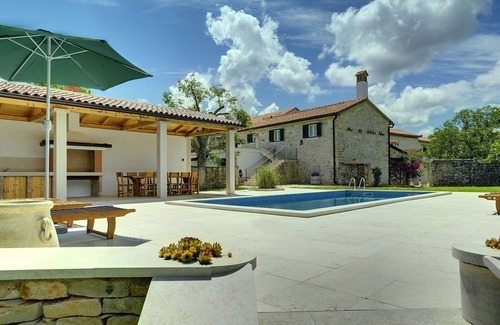 Rojnici House | Holiday Home in Rojnici with Private Pool