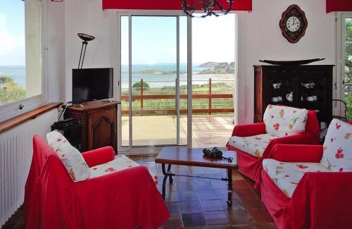 Trebeurden House | Holiday Home in Trébeurden with Sea View