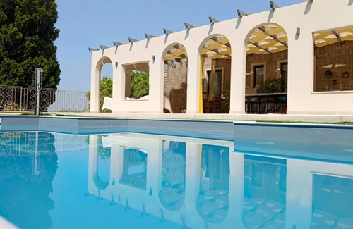 Stroncone House | Holiday Home 'In Villa Con Piscina' with Shared Pool, Wi-Fi and Air Conditioning