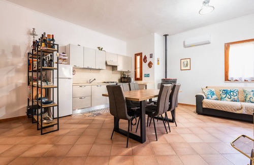 S'oru e Mari House | Holiday Home 'Casa Vacanza Mar Mediterraneo 21' with Private Terrace, Garden and Wi-Fi