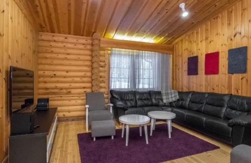 Tormanmaki House | Holiday Home Karhunpesä b by Interhome