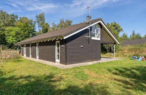 Hou House | Holiday Home Kringfod - 590m from the sea by Interhome