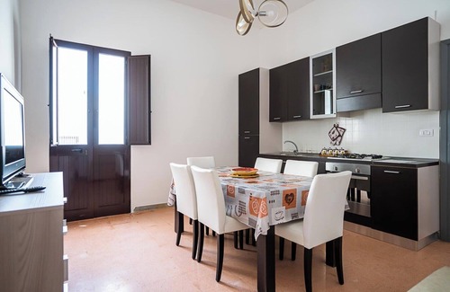 Torre San Giovanni House | Holiday Home 'La Plurifamiliare 3427' with Private Terrace and Air Conditioning
