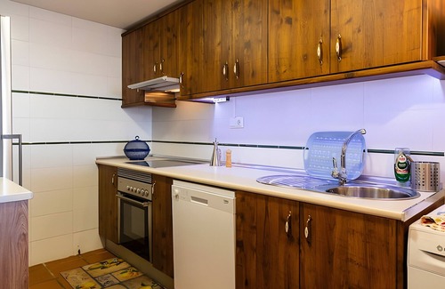 Capileira House | Holiday Home 'Los Compadres' with Mountain View, Shared Pool and Wi-Fi