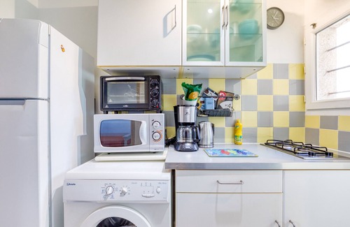 Lattes House | Holiday Home 'Maisonnette 37 m²' with Private Terrace and Wi-Fi