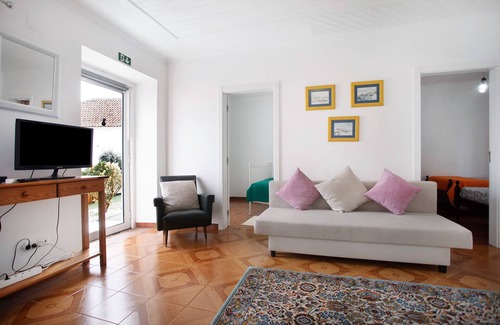 Carvalhal House | Holiday Home 'Maria' with Mountain View, Private Pool and Wi-Fi