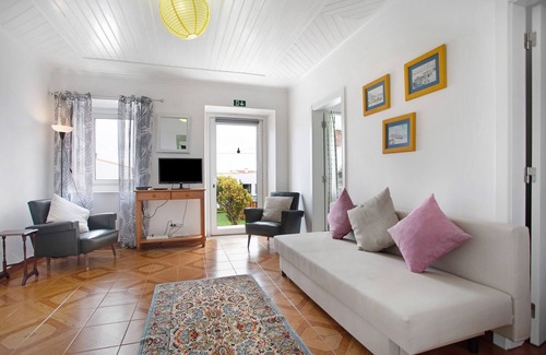 Carvalhal House | Holiday Home 'Maria' with Mountain View, Private Pool and Wi-Fi