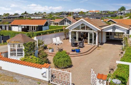 Ronde House | Holiday Home Michel - 25m from the sea by Interhome