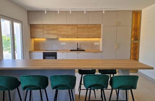 Slatine House | Holiday Home Nino with amazing swimming pool