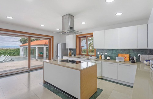 Capelas House | Holiday Home 'Quinta Grande' with Private Pool, Private Terrace and Wi-Fi