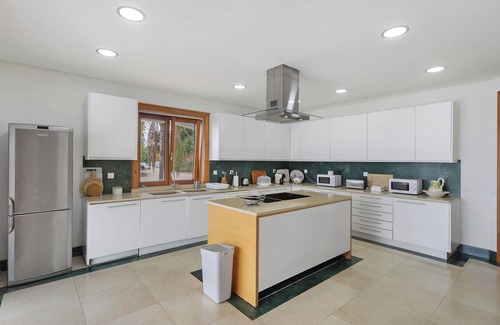 Capelas House | Holiday Home 'Quinta Grande' with Private Pool, Private Terrace and Wi-Fi