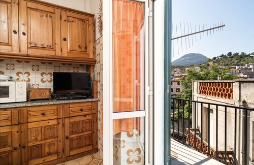 Dorgali House | Holiday Home 'Rachele' with Mountain View, Wi-Fi and Air Conditioning