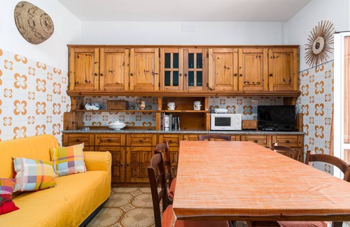 Dorgali House | Holiday Home 'Rachele' with Mountain View, Wi-Fi and Air Conditioning