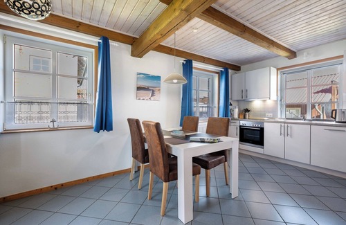 Fahretoft House | Holiday Home 'Robbe' with Shared Terrace and Wi-Fi