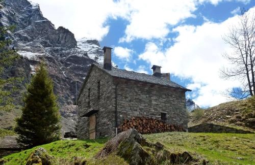 Malvaglia House | Holiday Home Rustico Dara Cotta by Interhome