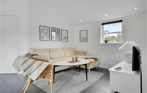 Bog By House | Holiday Home Strandbakken Bogø By Iv