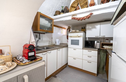 Casalini House | Holiday Home 'Trullo Antica Pietra' with Private Terrace, Private Garden and Air Conditioning