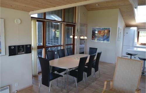 Ronde House | Holiday Home Valmuevej Rønde Ix