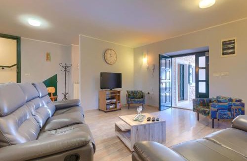 Divsici House | Holiday Home Villa Lancin by Interhome