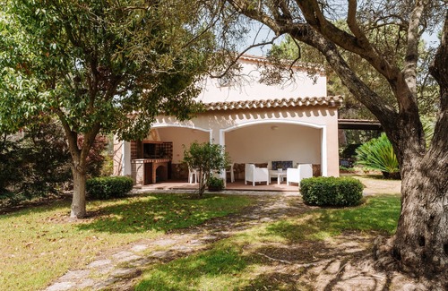 Nora House | Holiday Home 'Villa Marilisa' with Private Terrace, Private Garden and Air Conditioning