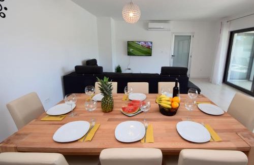 Tribunj House | Holiday Home West by Interhome