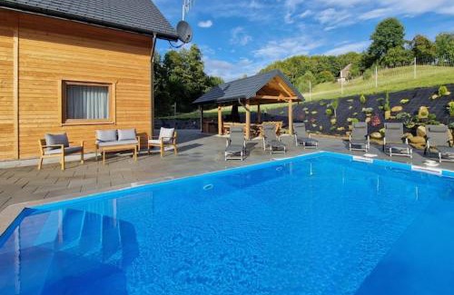 gmina Iwierzyce House | Holiday Home Wi niowa with Pool and Nature
