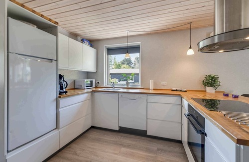 Hoensinge House | Holiday home with outdoor jacuzzi and shelter