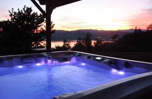 Aiguebelette-le-Lac House | Holiday house Aiguebelette le Lac for 1 - 10 persons with 5 bedrooms - Holiday house